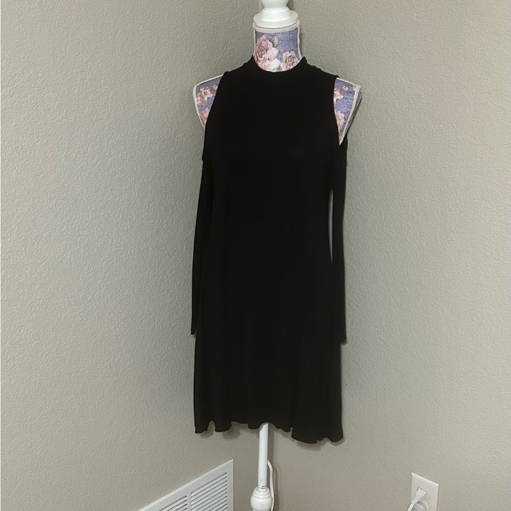 Acemi Black Open Shoulder Sheath Dress‎ Mock Neck